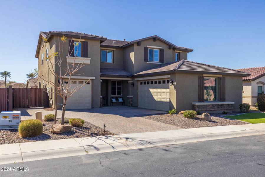 83 W CUCUMBER TREE Avenue, Queen Creek, AZ 85140