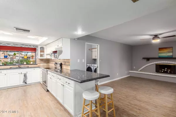 Mesa, AZ 85202,2458 W PORTOBELLO Avenue