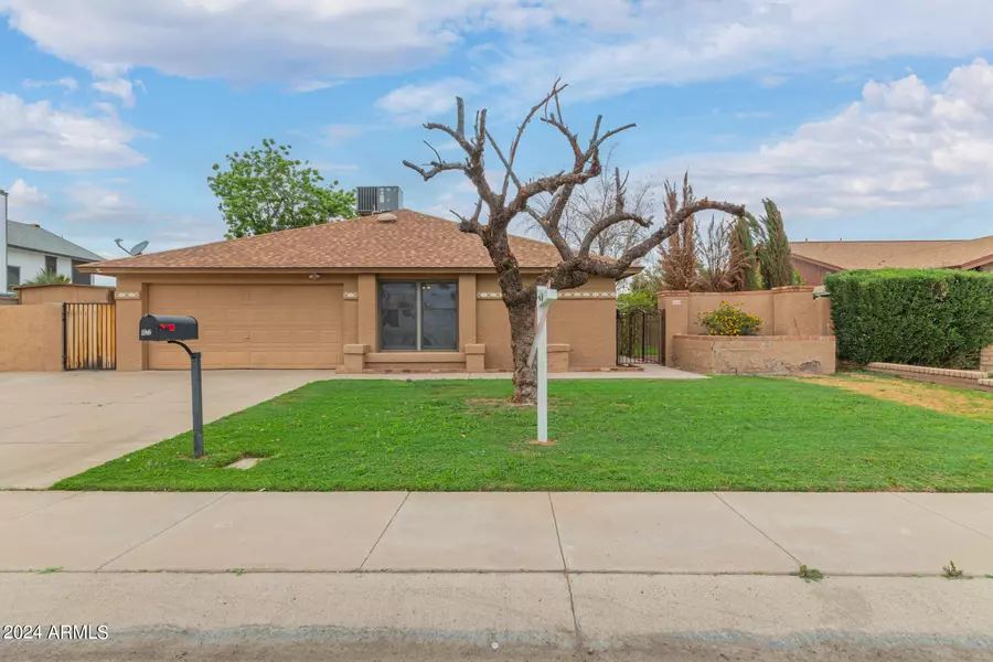 1122 W SHAWNEE Drive, Chandler, AZ 85224