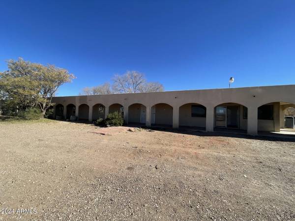 Pearce, AZ 85625,13136 S HIGHWAY 191 --