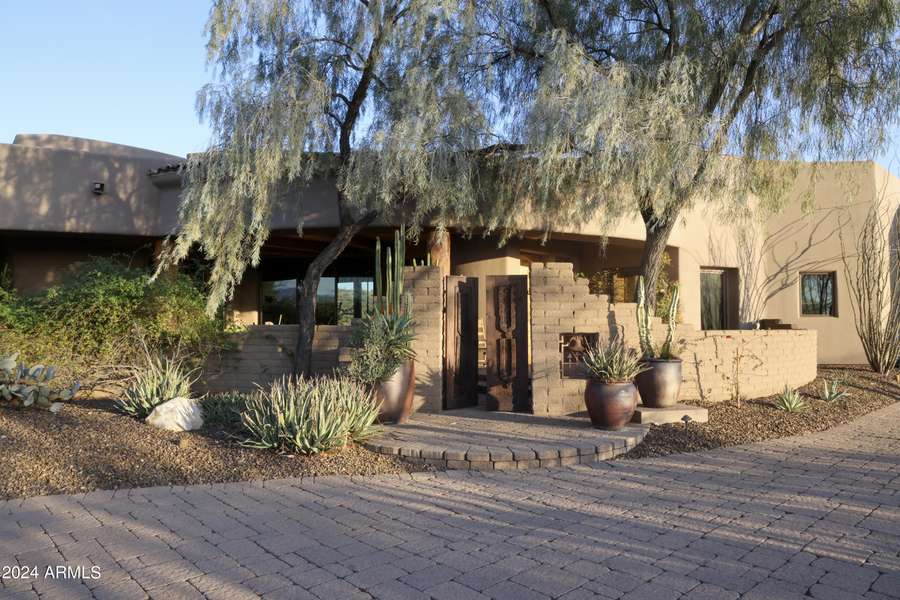 39081 N CRESTED QUAIL Run, Carefree, AZ 85377