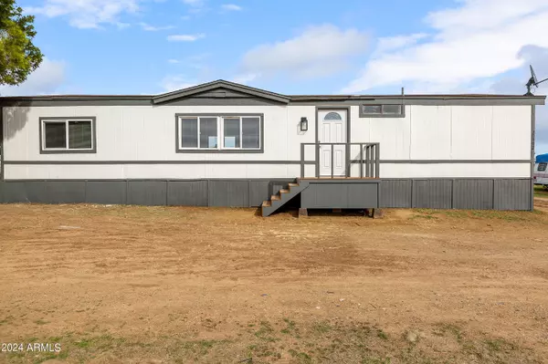 20592 E Quail Run Dr Drive, Mayer, AZ 86333