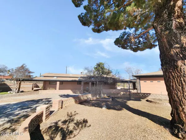 Sierra Vista, AZ 85635,611 BLUE JAY Circle