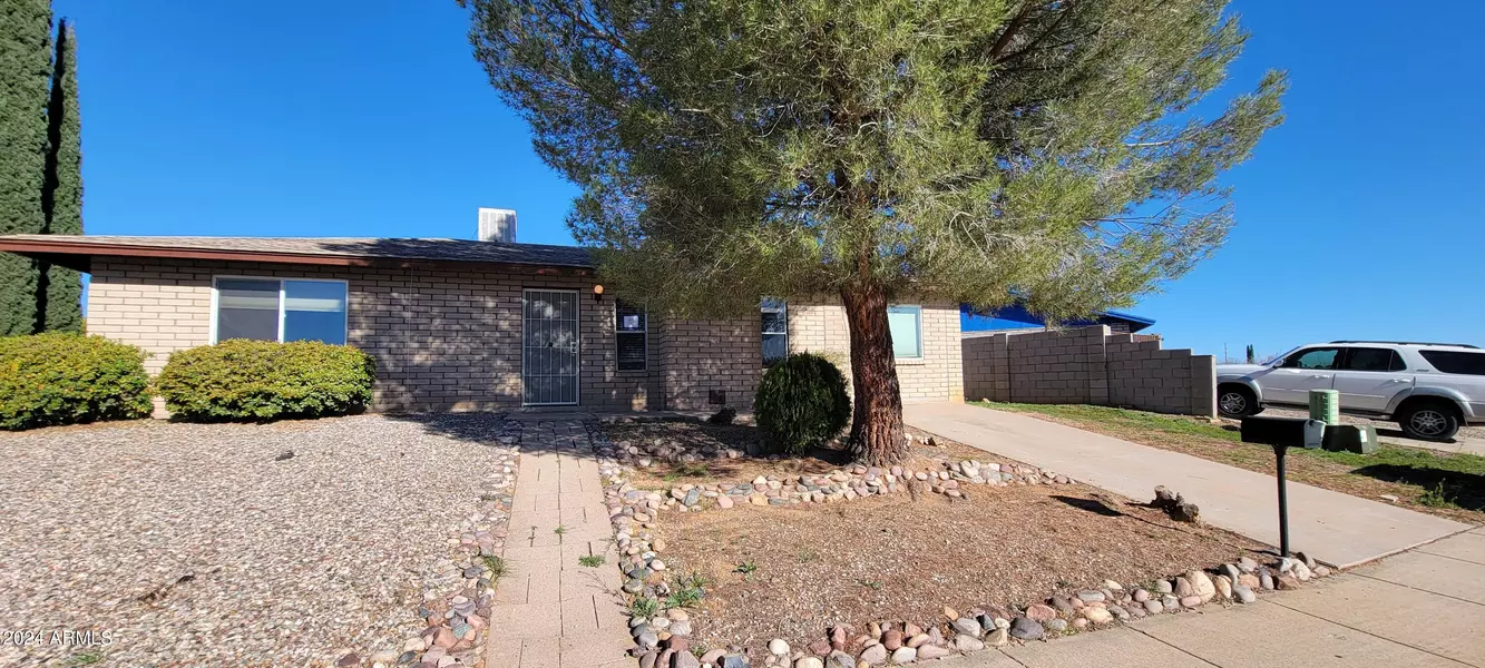 1397 JOSHUA TREE Drive, Sierra Vista, AZ 85635