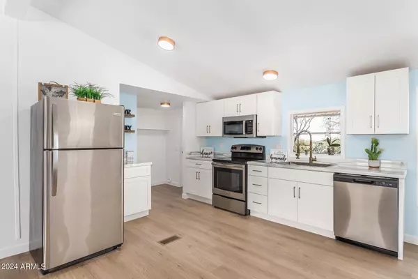 1975 W FRONTIER Street Apache Junction, AZ 85120