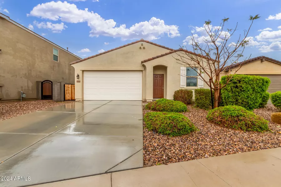 704 W PANOLA Drive, San Tan Valley, AZ 85140