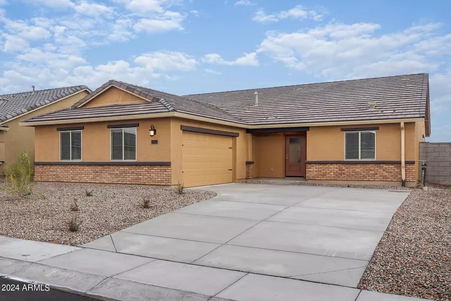 570 W CROWNED DOVE Trail, Casa Grande, AZ 85122