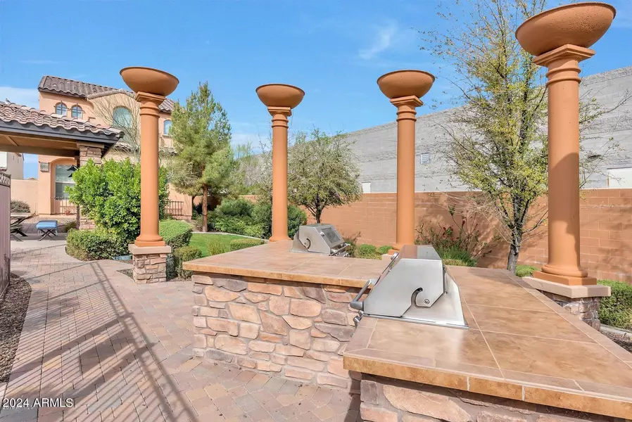 2045 E HEARTWOOD Lane, Phoenix, AZ 85022