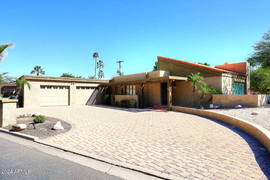 524 W HILLVIEW Circle, Mesa, AZ 85201