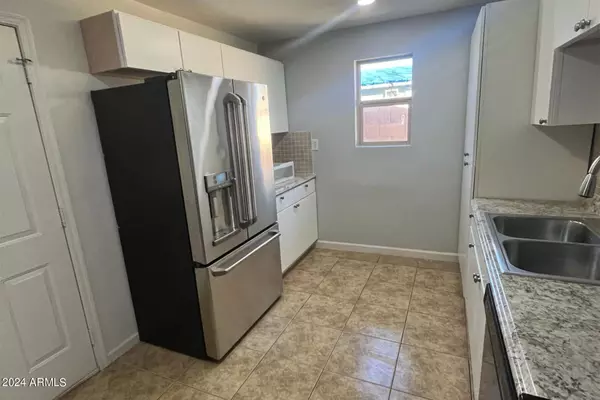 Phoenix, AZ 85040,3121 E ATLANTA Avenue