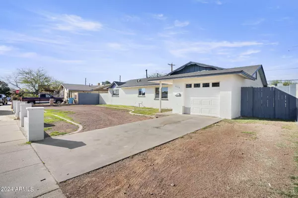 6228 W CHEERY LYNN Road, Phoenix, AZ 85033