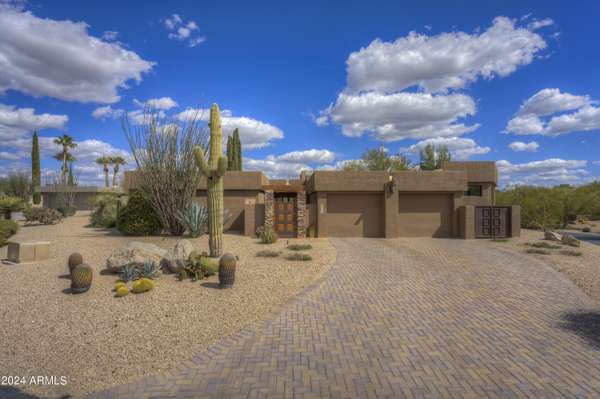 Carefree, AZ 85377,1058 BOULDER Drive