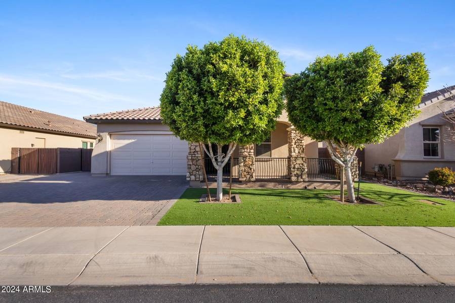 1084 W SPINE TREE Avenue, San Tan Valley, AZ 85140