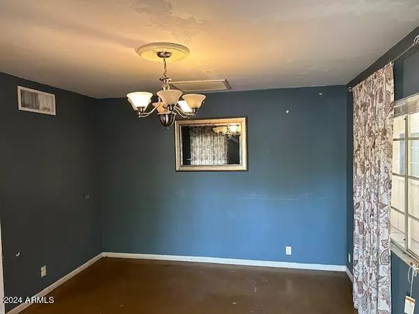 Mesa, AZ 85203,64 N HUNT Drive W