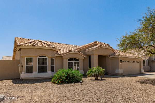 Gilbert, AZ 85233,913 W HORSESHOE Avenue