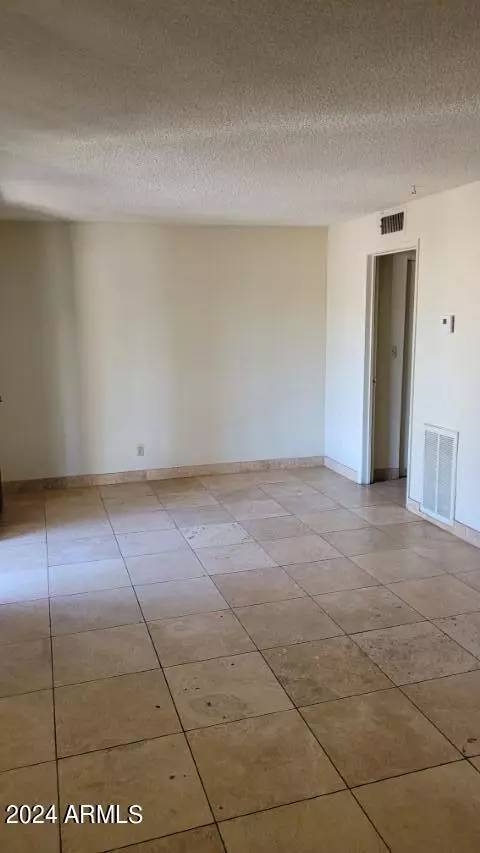 Phoenix, AZ 85015,2413 W HAZELWOOD Street #281