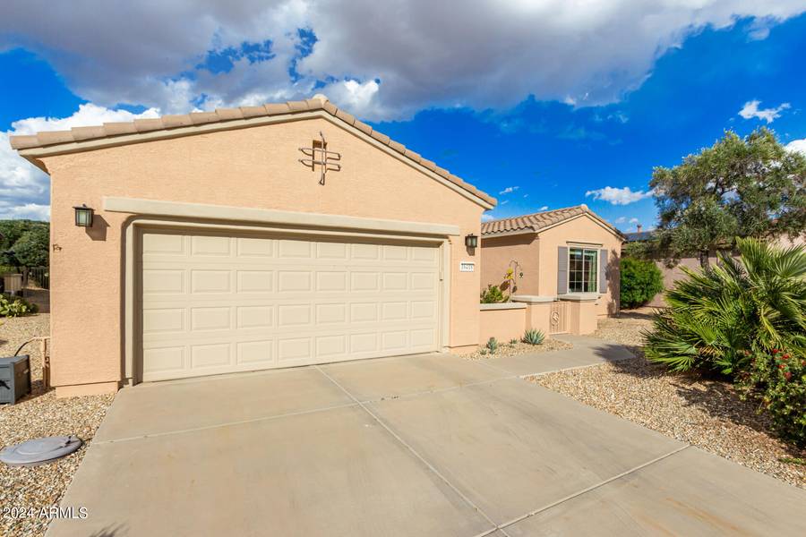 16418 W DESERT LILY Drive, Surprise, AZ 85387