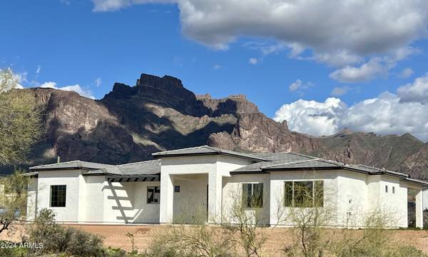 723 N MOON Road, Apache Junction, AZ 85119