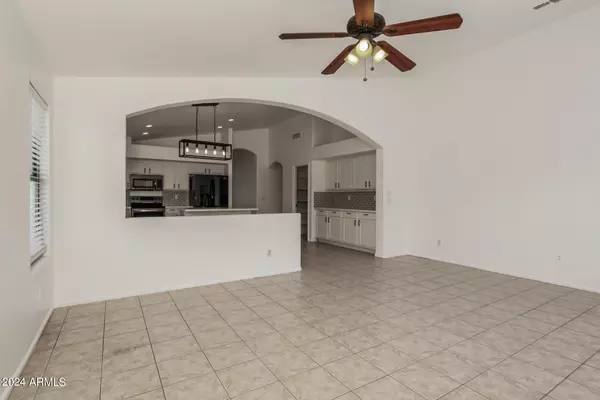 Tolleson, AZ 85353,10367 W ALBENIZ Place