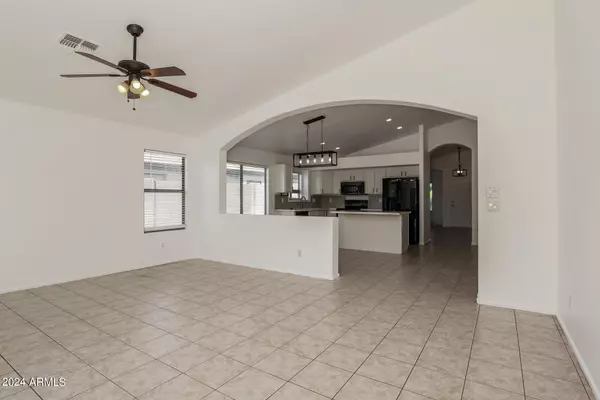 Tolleson, AZ 85353,10367 W ALBENIZ Place