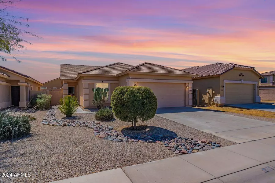 995 W FRUIT TREE Lane, San Tan Valley, AZ 85143