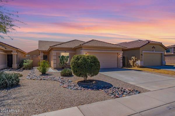 San Tan Valley, AZ 85143,995 W FRUIT TREE Lane