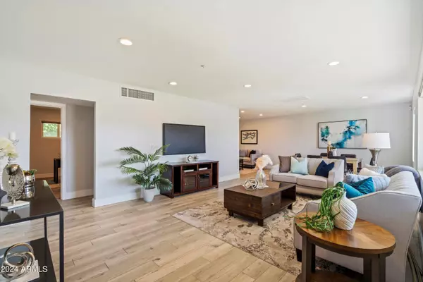 Scottsdale, AZ 85257,8042 E WINDSOR Avenue