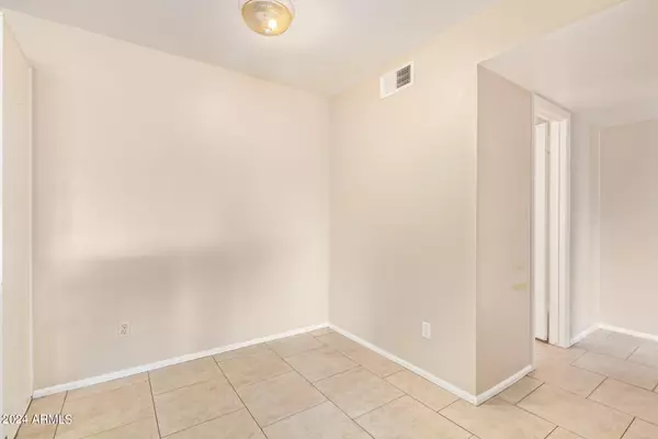 Mesa, AZ 85210,1942 S EMERSON -- #232