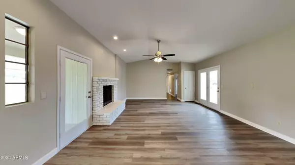 Glendale, AZ 85304,5201 W MERCER Lane