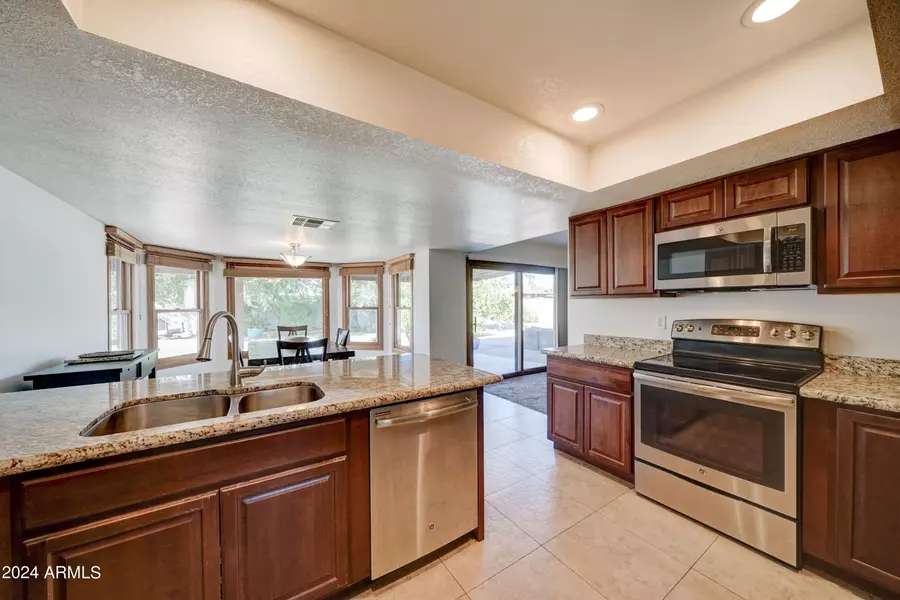 3026 W KERRY Lane, Phoenix, AZ 85027