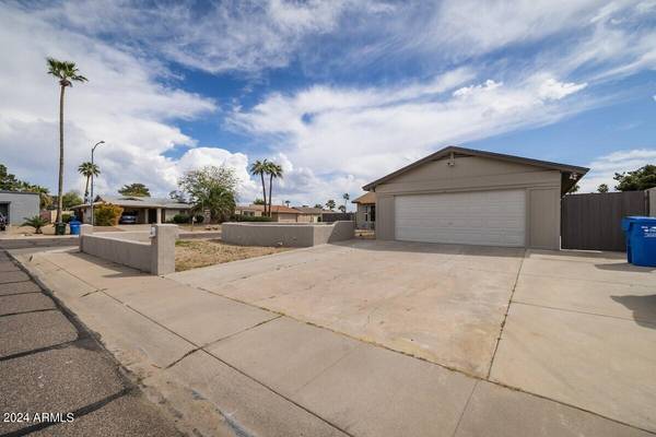 Phoenix, AZ 85032,3921 E DAHLIA Drive