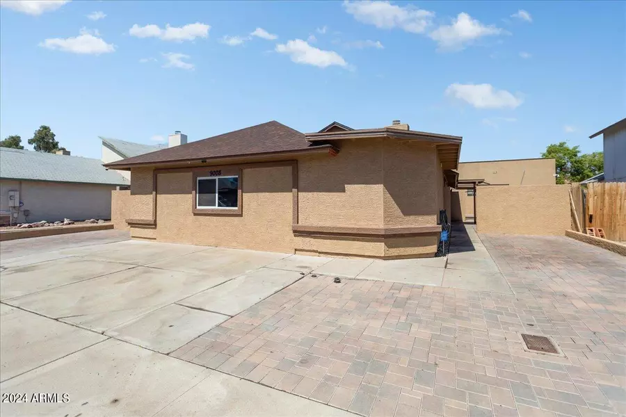 9008 W INDIANOLA Avenue, Phoenix, AZ 85037