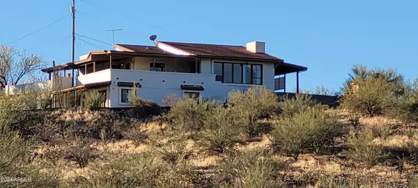 1090 S Lazy Fox Road, Wickenburg, AZ 85390