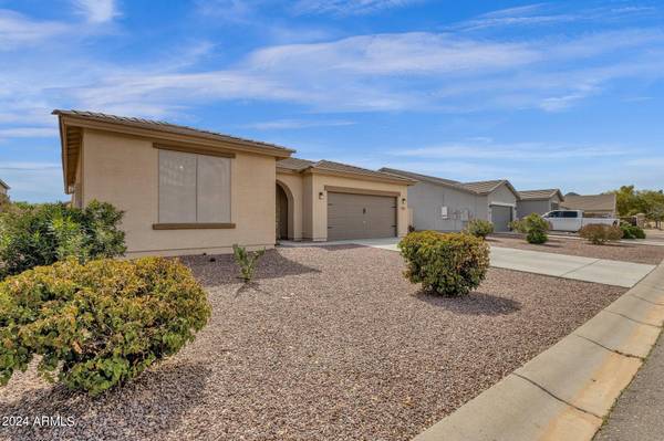 2035 W SAWTOOTH Way, San Tan Valley, AZ 85144