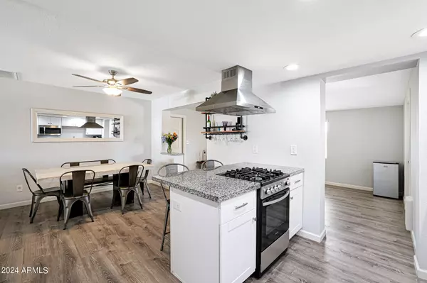 8423 W MACKENZIE Drive, Phoenix, AZ 85037