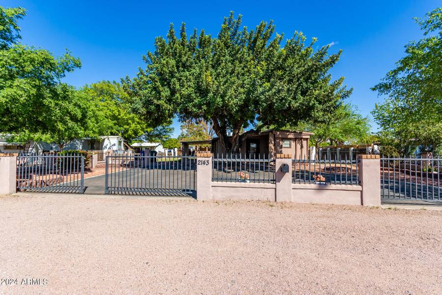 2143 N LINDSAY Road, Mesa, AZ 85213