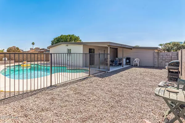 Mesa, AZ 85210,1142 W EMELITA Avenue