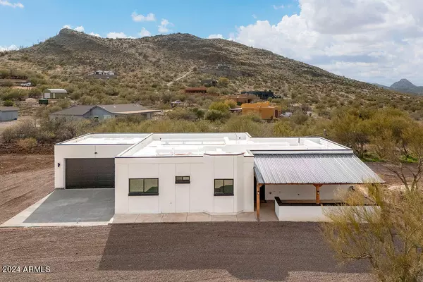 43916 N 12th Street, New River, AZ 85087