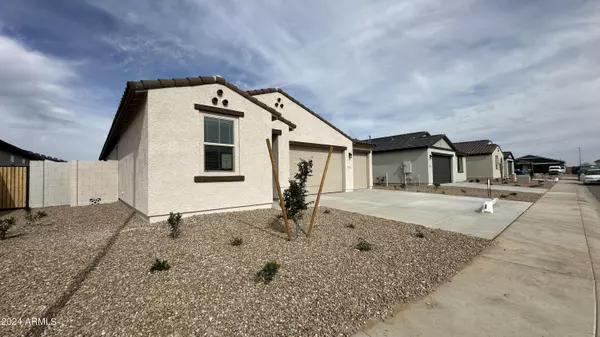 31981 N RIDER Drive, San Tan Valley, AZ 85143