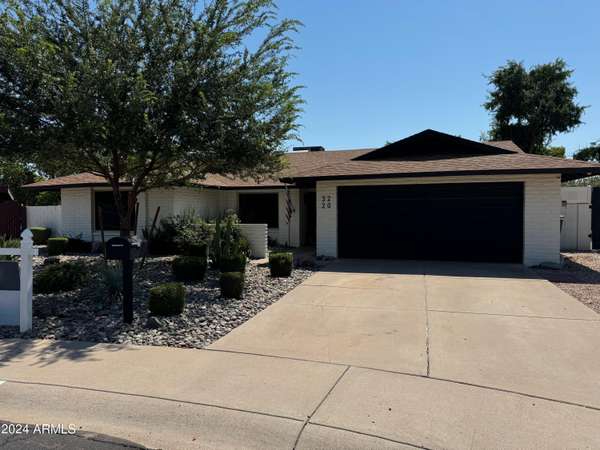 3220 W CINNABAR Avenue,  Phoenix,  AZ 85051