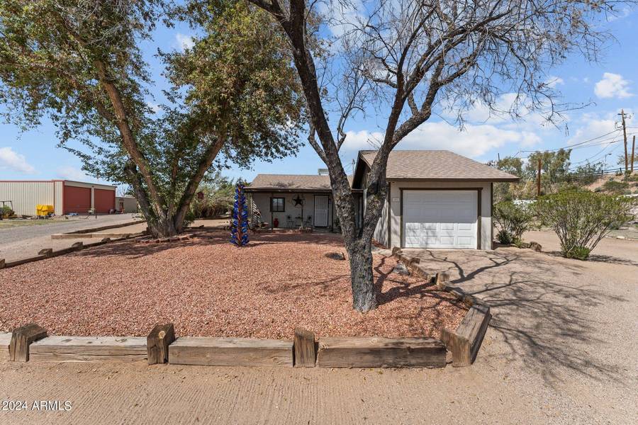 601 WHIPPLE Court, Wickenburg, AZ 85390