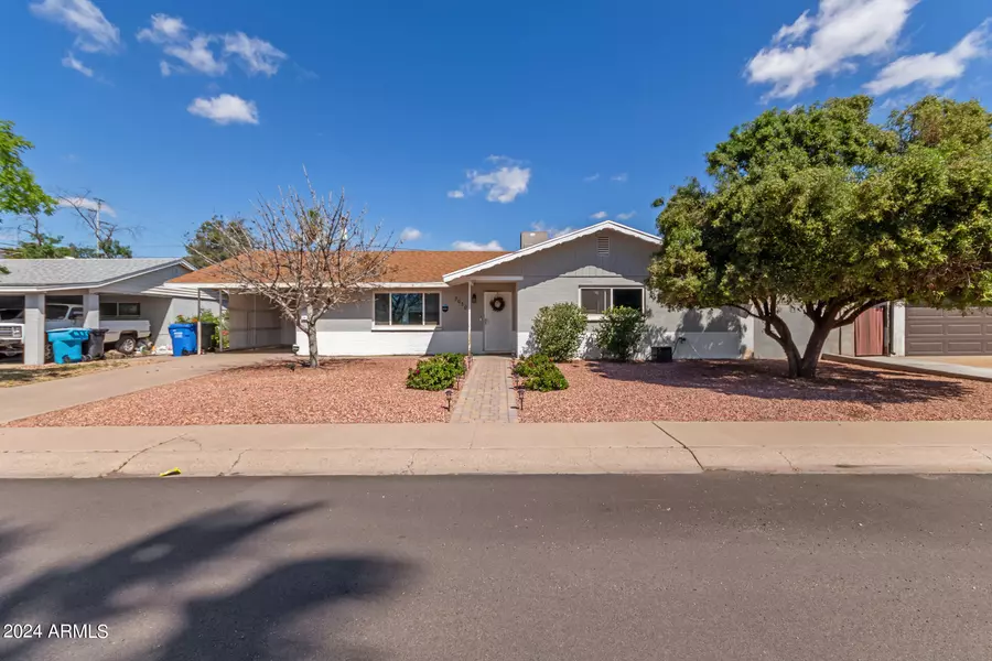 3050 W CHARTER OAK Road, Phoenix, AZ 85029