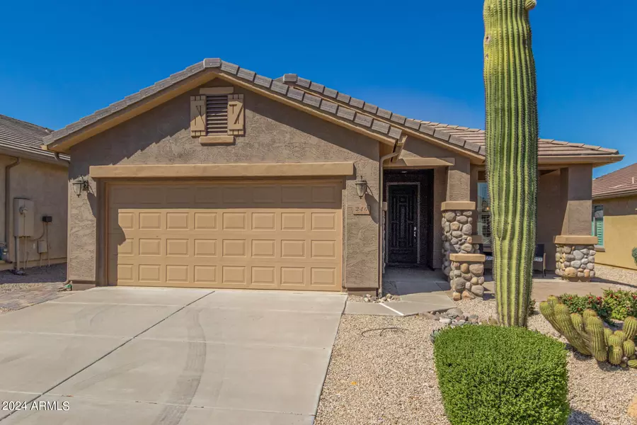 240 W SADDLEBAG Lane, San Tan Valley, AZ 85143