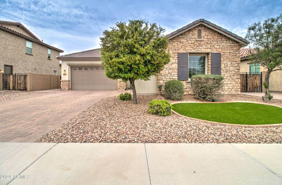 872 E HORSESHOE Place, Chandler, AZ 85249