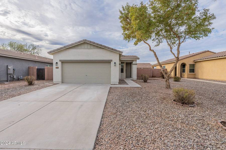 739 W DANA Drive, San Tan Valley, AZ 85143