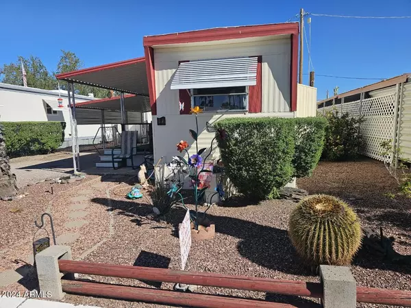 Apache Junction, AZ 85119,900 S Idaho Road #64