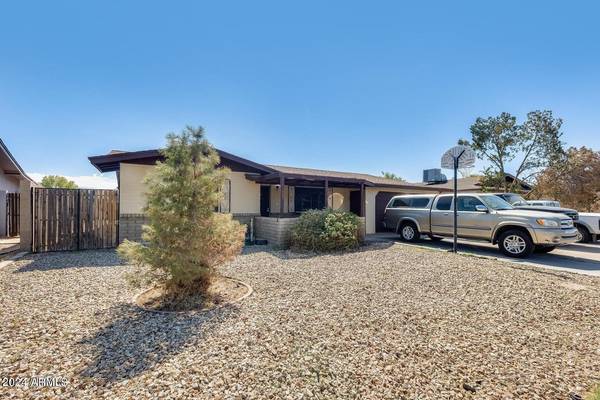 1521 E DIAMOND Avenue, Mesa, AZ 85204