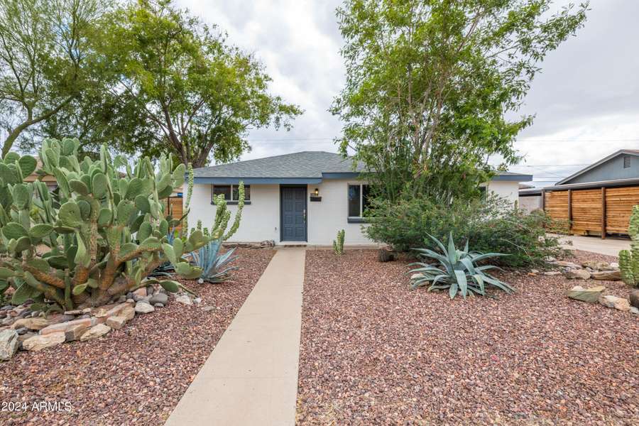 2811 W LAWRENCE Lane, Phoenix, AZ 85051