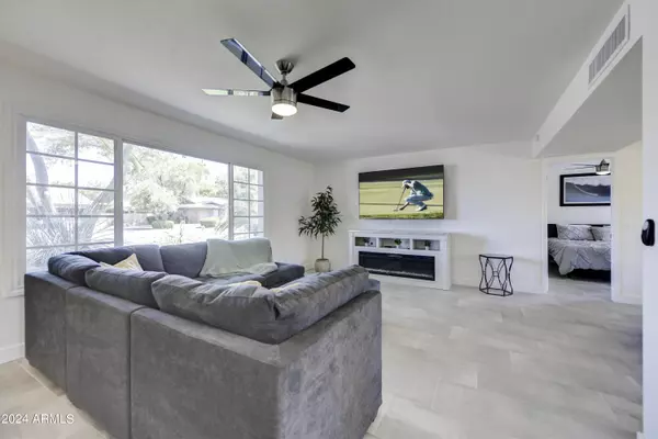 Scottsdale, AZ 85258,8117 E Via Sonrisa --