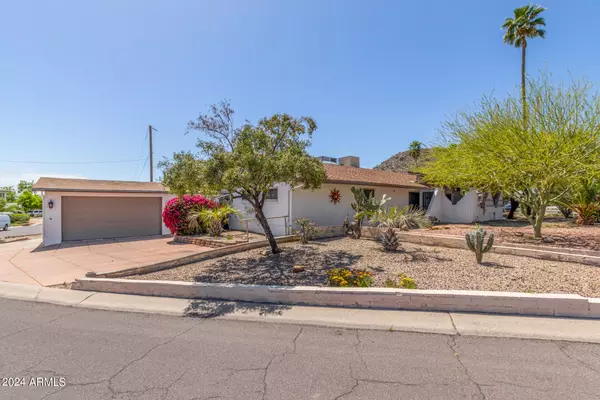 Phoenix, AZ 85029,901 W SAHUARO Drive